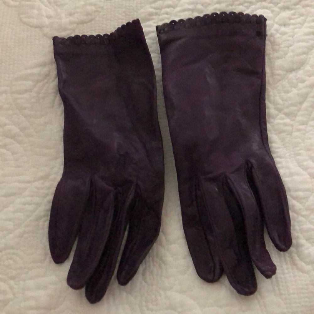 Leather gloves